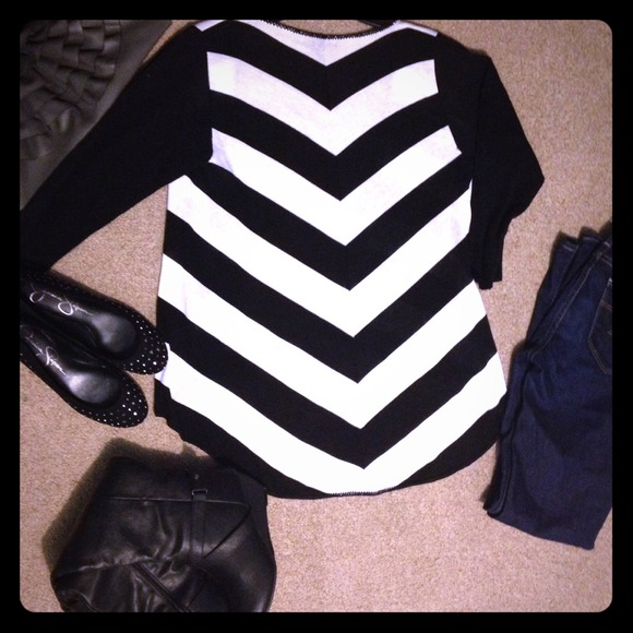 SOLD⚡️B&W CHEVRON CARDIGAN⚡️