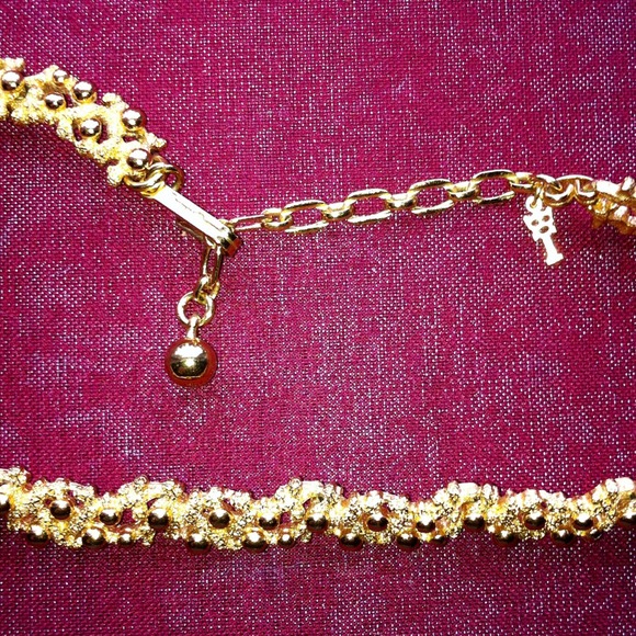 Vintage Trifari Gold Necklace - Picture 2 of 2