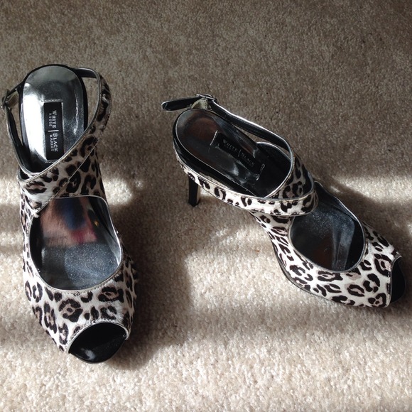 Leopard print print peep toe pump.