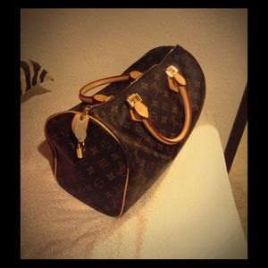 🔴LV speedy bag💕 RESERVED for miss. Jennifer💋🔴