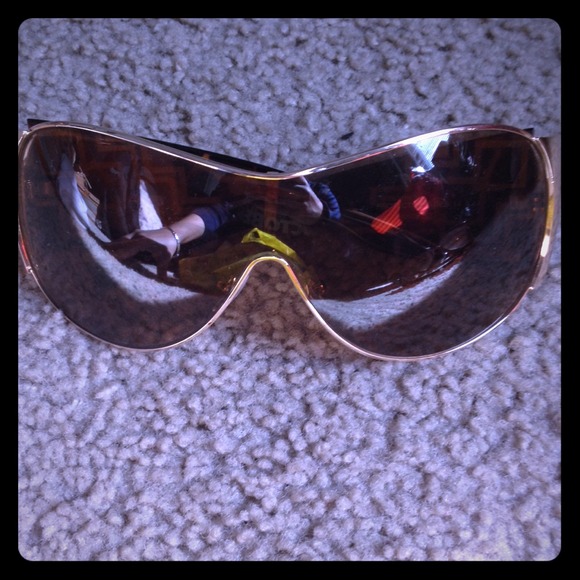 Accessories - Sunglasses