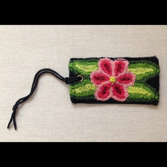 ‼️LAST CALL // Floral Knit Luggage Tag