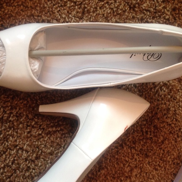 NEW White heels - Picture 3 of 4