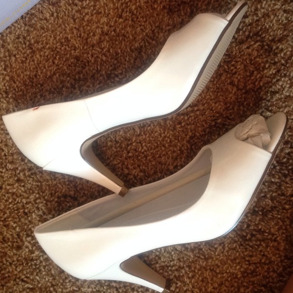 NEW White heels - Picture 4 of 4