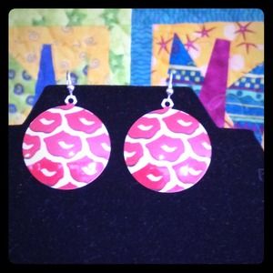 Lipstick round earrings