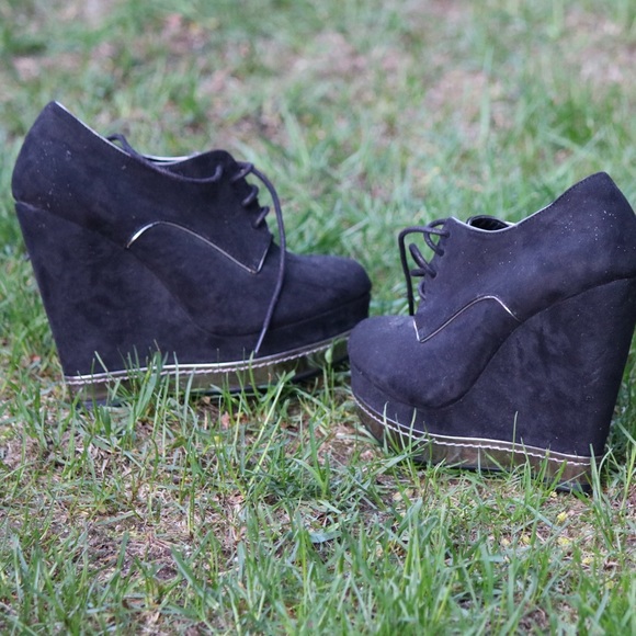 Size 8 black and silver lined edgy heels - Picture 3 of 5