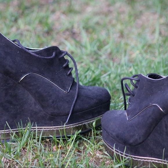 Size 8 black and silver lined edgy heels - Picture 5 of 5