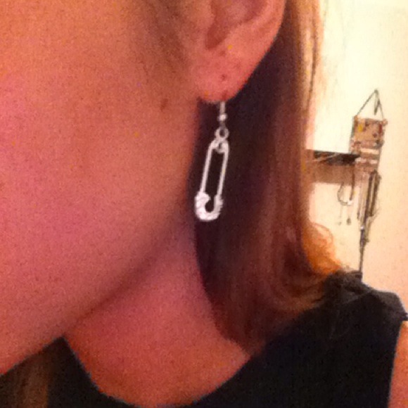 Sparkle safety pin earrings. - Picture 2 of 3
