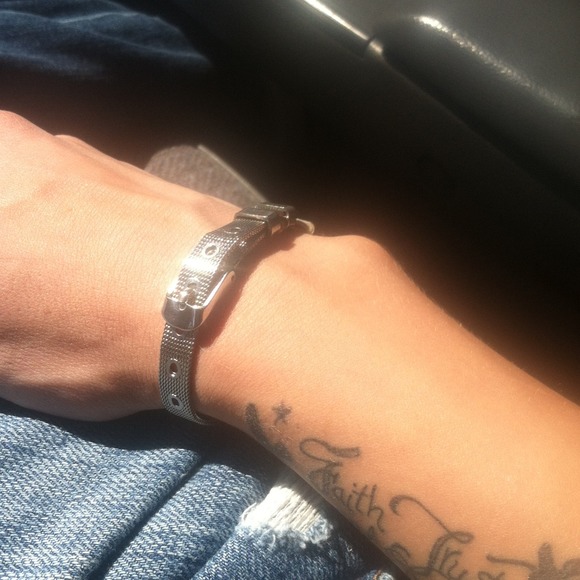 Belt bracelet, very comfortable and pretty :)