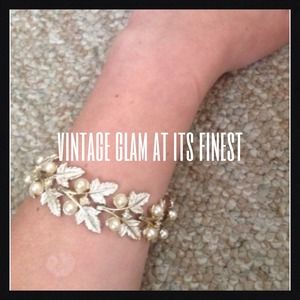 ✂️❌PRICE CUTE❌✂️🌟VINTAGE🌟Earrings & Bracelet