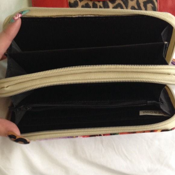 wallets - Picture 2 of 4