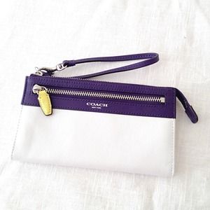 Coach Bags - 🔱Coach Legacy Colorblock Zippy Wristlet Wallet🔱 Coach Bags - 🔱Coach Legacy Colorblock Zippy Wristlet Wallet🔱