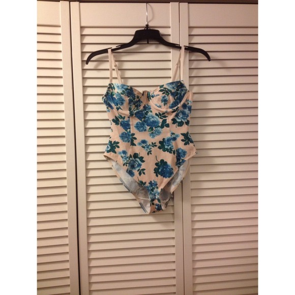 Floral Bodysuit! Fits like a medium.
