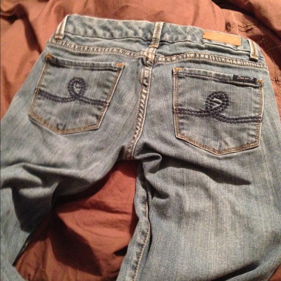 Really good shape. Wear on the bottom.