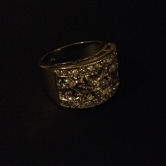 Beautiful Thick Ring - Picture 2 of 3