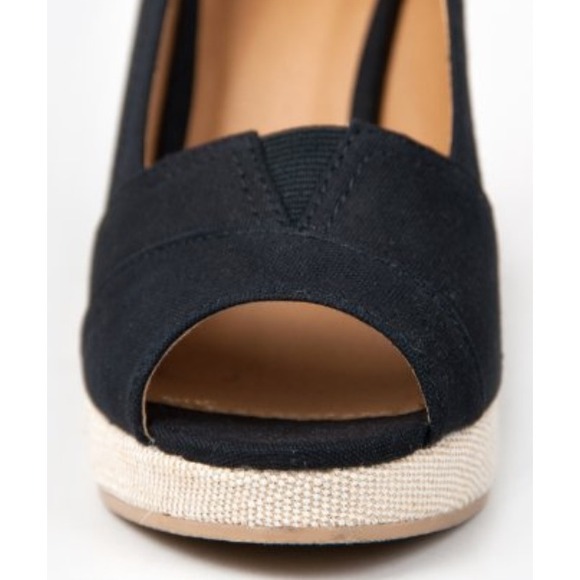 ✨SOLD✨ black canvas wedge 🎉HOST PICK🎉 - Picture 3 of 4