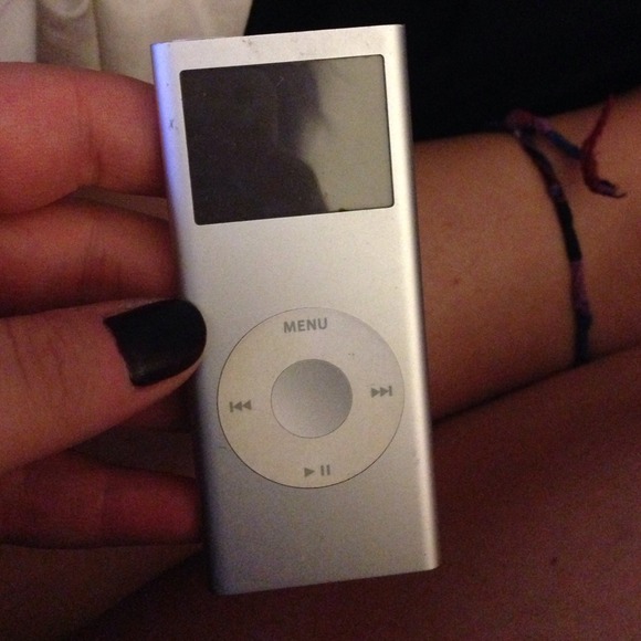 Silver iPod Nano 2GB