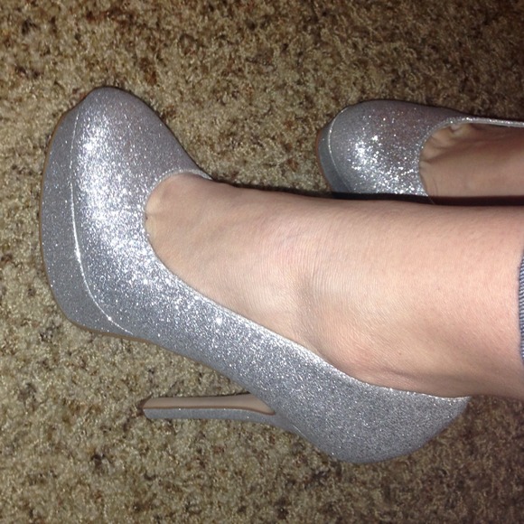 Silver glitter pumps