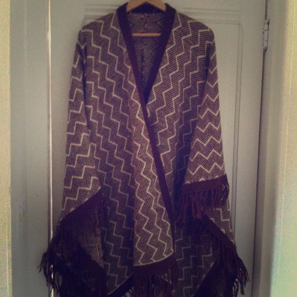 *HOLD**Vintage Fringed Shawl
