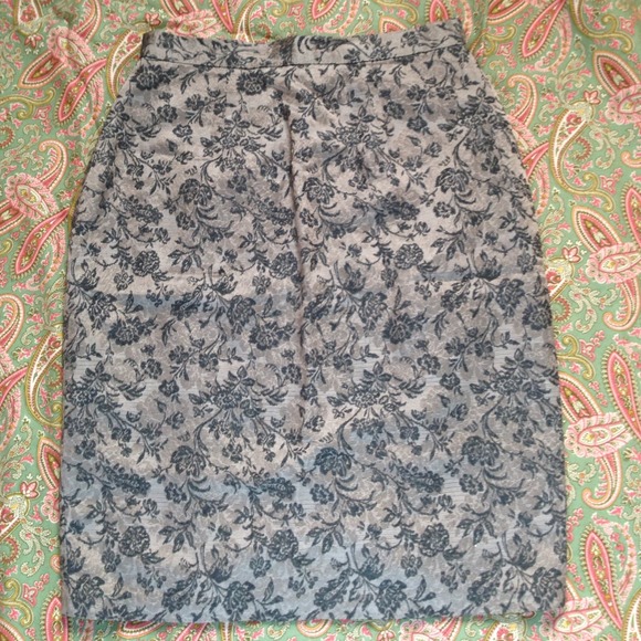 Vantana/ size 4/ brocade pencil skirt