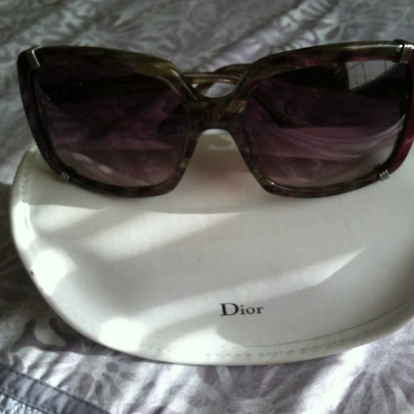 Dior sunglasses auth just lowered🌸🌸 SOLD ON E BA