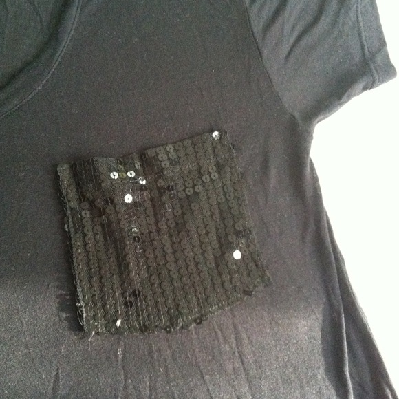 🎀SOLD🎀 Express tee with sequin pocket
