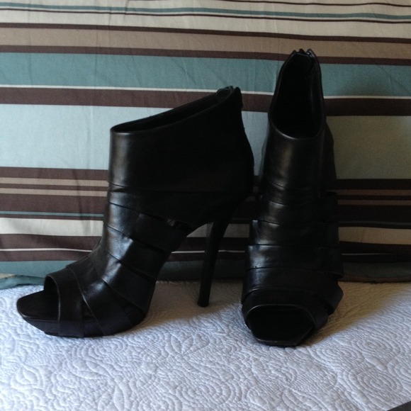 Reduced! Opentoe booties JS