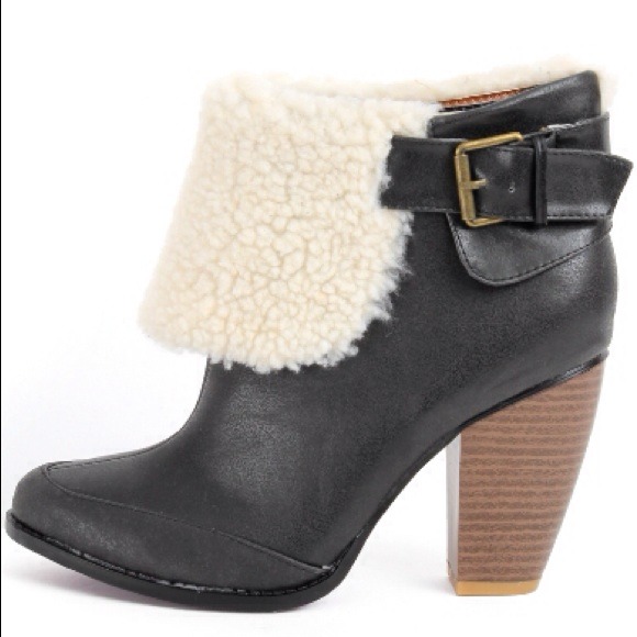 BUNDLED Fold Faux Shearling and Buckle Booties - Picture 2 of 4