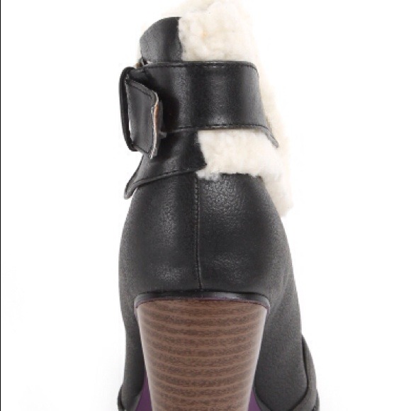 BUNDLED Fold Faux Shearling and Buckle Booties - Picture 3 of 4