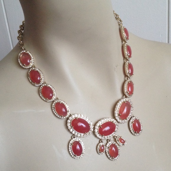 NEW Ann Taylor Coral Crystal Statement Necklace - Picture 2 of 4