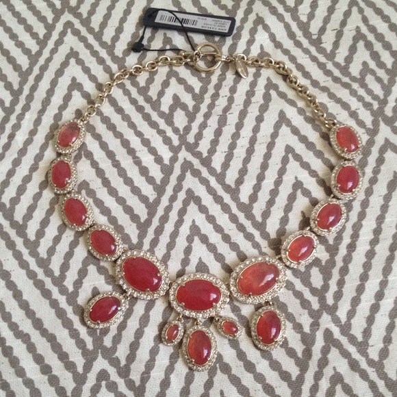 NEW Ann Taylor Coral Crystal Statement Necklace - Picture 3 of 4