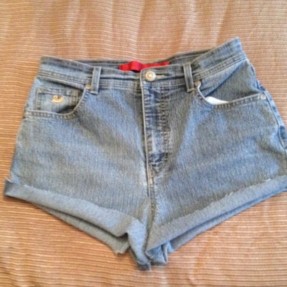 🚫SOLD🚫High waisted Jean Shorts - Picture 2 of 3