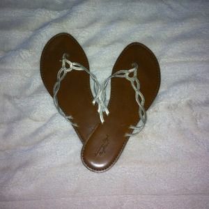 Flip flops wit metallic braided straps