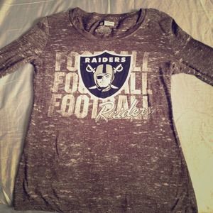 Grey long sleev raiders top