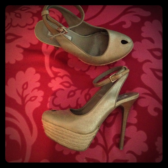 Jennifer Lopez sling back heels, Worn once! SZ 6
