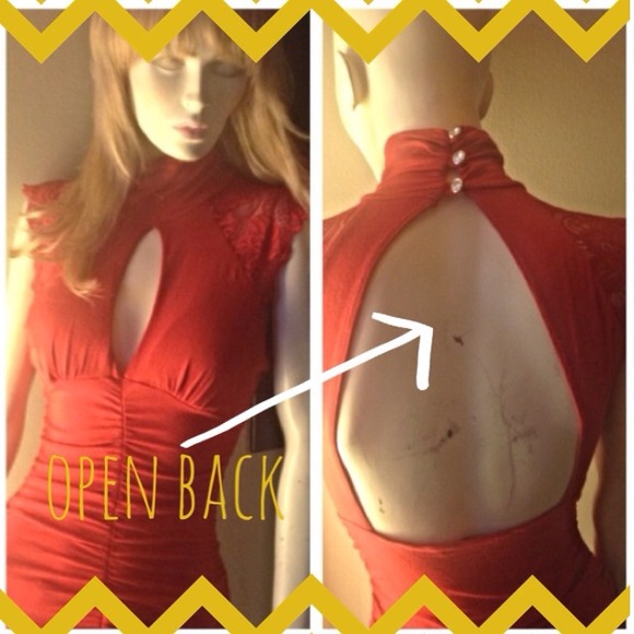 High neck open back top🍁