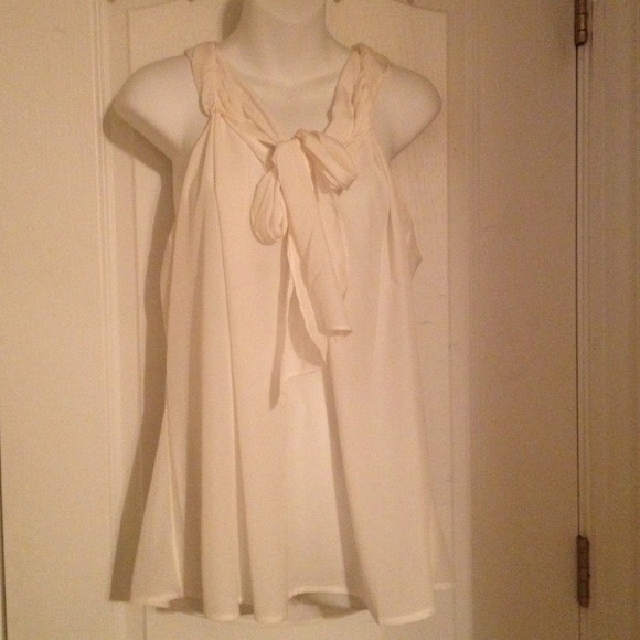 🚫SOLD🚫 Cream Colored Tie Front Top