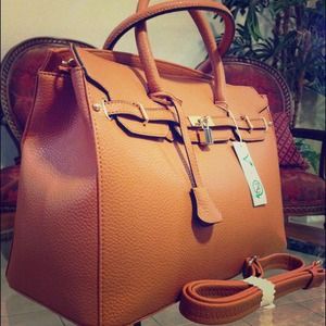 🆕💎New TAN Celebrity handbag🆕💎👝