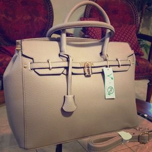 💎🆕💎GREY Celebrity handbag💎🆕