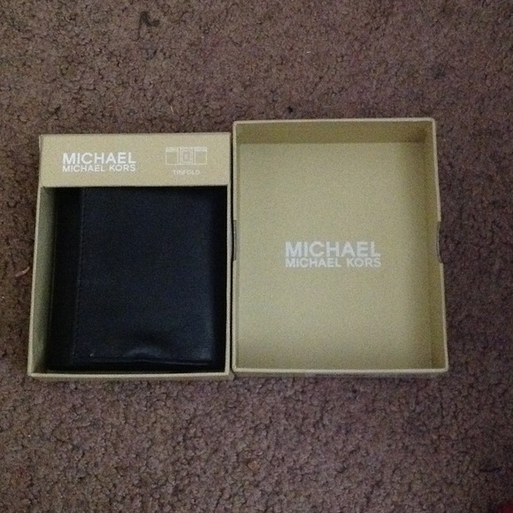 Mens Michael kors wallet 💰💰💰💰reserved💰💰💰💰