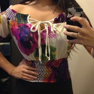 Floral off the shoulders top !