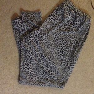Leopard print leggings