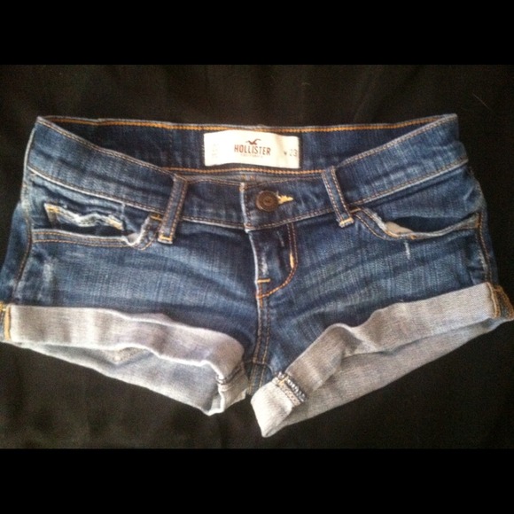 REDUCED 2 pairs of hollister shorts