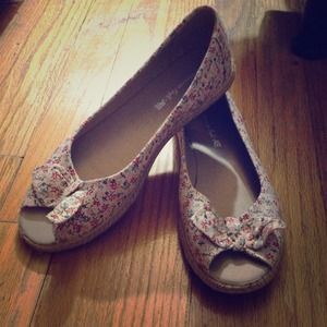 open toe floral flats with a small bow