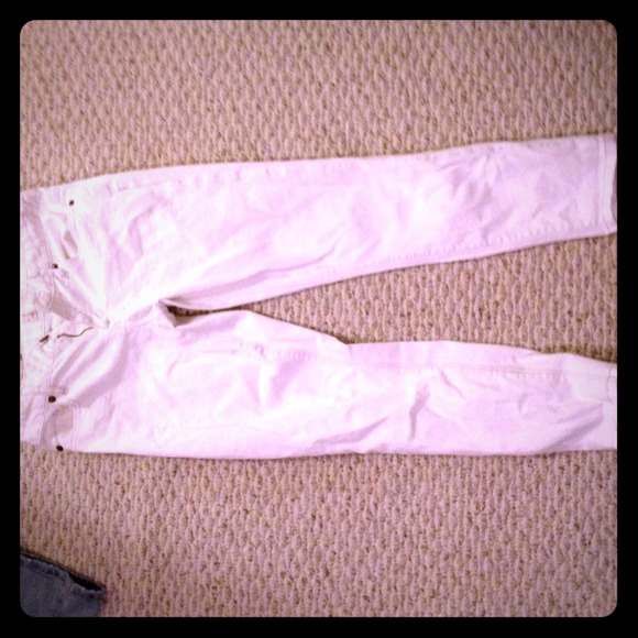 White Capri pants