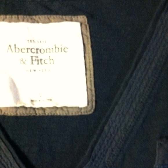 🚫SOLD🚫Abercrombie large blue v neck t shirt - Picture 4 of 4