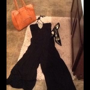 ❌SOLD❌Gorgeous black palazzo pants jumpsuit....