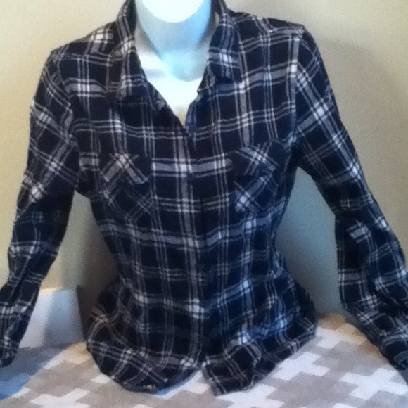 🌟🎉😃 SOLD🌟🎉😃Flannel button dowN