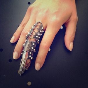 Distressed armor ring 👊