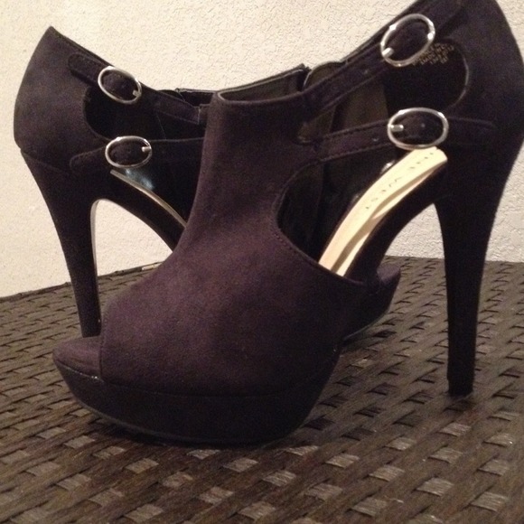 ✨Brand New✨ Never Worn✨ booties
